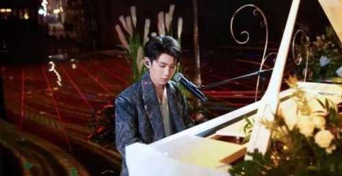 王源两台跨年，舞台绝美全开麦歌声动人，表演时段更是多台跨年晚会收视顶峰