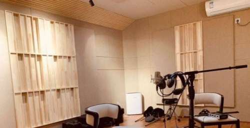 成都歌曲制作终于有了音乐阵地，易白跟朋友合伙做了录音棚