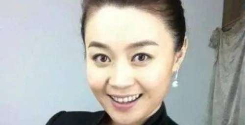 从未拜师赵本山，却被力捧17年，“杨小燕”关婷娜到底经历了什么？