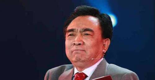 著名演员鲍国安：48岁走红，和妻子相守至今，儿孙满堂成骄傲