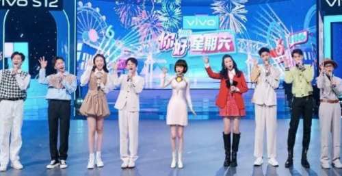 《你好星期六》首播差评，何炅撑场带新人主持，虚拟主持人被吐槽