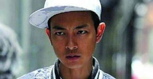 曾因爱国言论被封杀，走投无路，22年“叫好不火”，今片约不断