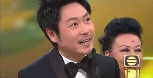 恭喜！TVB“绯闻王”疑似结婚，颁奖典礼上高调表白：感谢，亲爱的