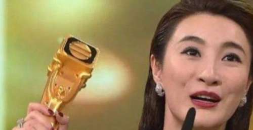 狄龙41岁儿子成TVB视帝，钟嘉欣落选13次陪跑，观众嘲笑水帝水后