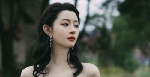 于正新签00后艺人，长相和祝绪丹相似，却被指有大火的潜质
