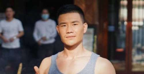“嘎子”去年拍了部电影，“雷”得我外焦里嫩，还是回去做直播吧