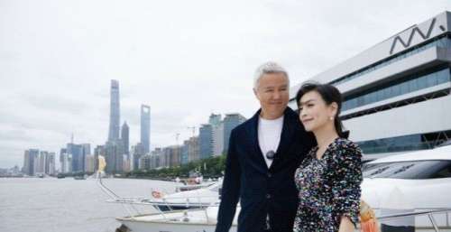 张庭夫妇5年挣300亿，夫妻俩那么有钱，为什么只坐MPV？