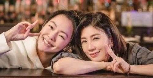 小S和贾静雯聊私密话题，双方幽默秒懂，贾静雯害羞到难以招架