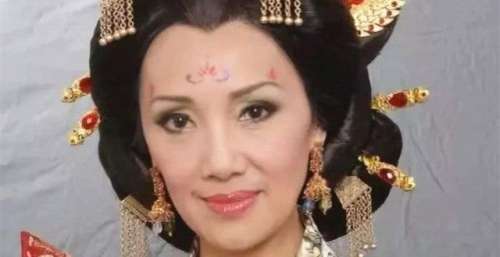 韩马利姐妹罕同框，妹妹美貌出众曾参加港姐，与翁美玲是同届佳丽