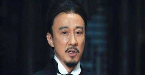 《突围》被AI换脸的赵立新，落魄到酒吧表演，都是自找的
