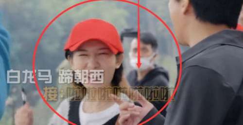 《五哈》有种家教叫鹿晗的手部举动，其他人唱歌用手指着女素人，就他例外