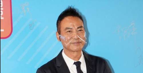 任达华17岁女儿与异性同行，爸爸出面否认恋情，意外暴家教严格