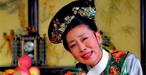 《甄嬛传》齐妃愚蠢不输夏冬春，她是怎么活那么久的？