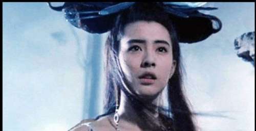 55岁王祖贤穿僧服＋手拿佛珠，素颜现身佛寺！网友：出家了？