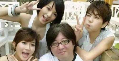 在他患病后仍被道德绑架的前妻，才是这个故事里最苦的人