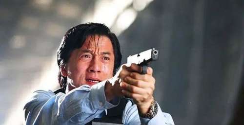 成龙批评一些年轻演员最晚到最早走：你对得起现场那么多工作人员吗？