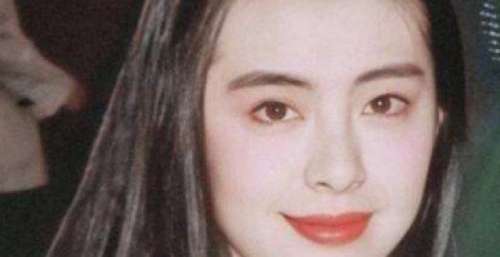 54岁王祖贤近照曝光，身材发福疑似发福，网友寺院偶遇昔日女神