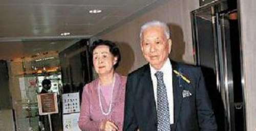 香港最狠富豪：400多亿资产，去世后却不留给儿子，为啥？