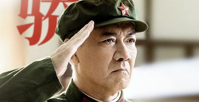 又一部王炸剧开播！《王牌部队》全网爆火，离不开这三位配角