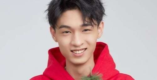 秦霄贤生日空降超话，感谢粉丝应援：我真的很爱你们