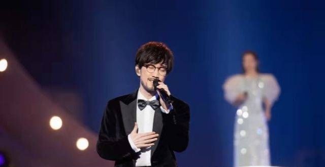 情歌教父周传雄登央视新年音乐会 王者之姿回归华语乐坛成绩斐然