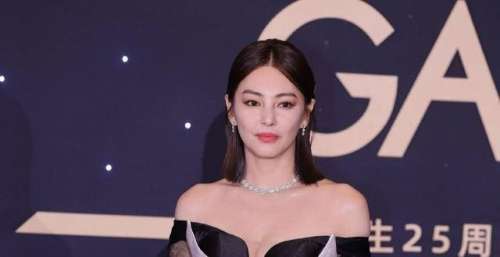 《时尚先生》走红毯，儒雅绅士颜值抗打，龚俊王嘉尔别具一格