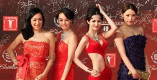 钟丽缇走红毯的旧照火了，衣着华丽妆容精致，却被指“平平无奇”