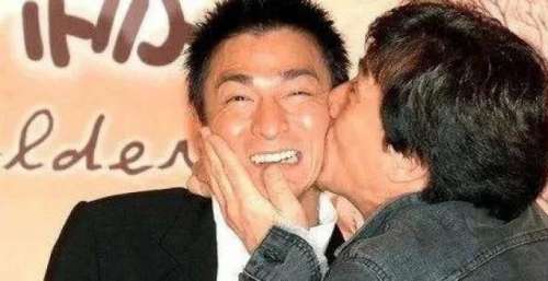 68岁成龙怒批年轻演员不敬业，最晚来最早走！