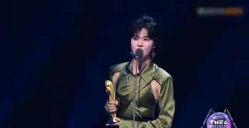 又拿大奖又当导师，“超女”第三梯队的郁可唯，这一次真的火了
