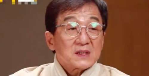 67岁成龙采访中怒斥青年演员！眉头紧蹙表情严肃，直言自己太生气