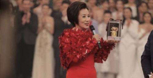 “镇台之宝”汪明荃，曾呼吁TVB涨工资，今年缺席TVB颁奖礼