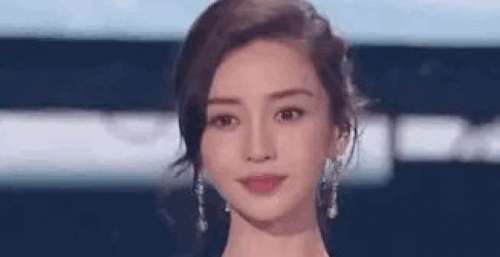 女明星以瘦为美，看到Angelababy后背瘦骨嶙峋，真心疼啊