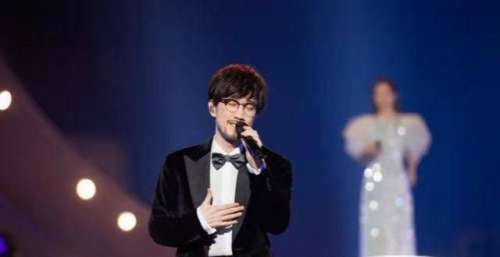 情歌教父周传雄登央视新年音乐会 王者之姿回归华语乐坛成绩斐然
