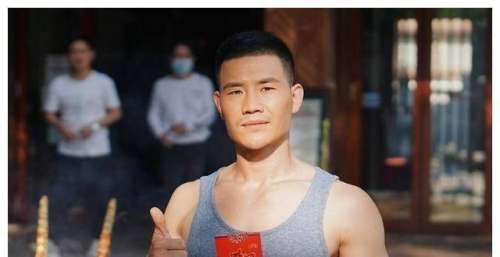 “嘎子”去年拍了部电影，“雷”的我外焦里嫩，还是回去做直播吧