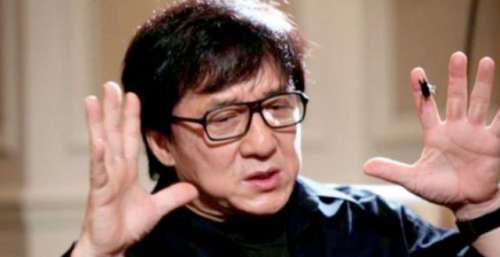 浑身是伤的成龙为何看不上年轻演员？刘德华发问：现在标准变了吗