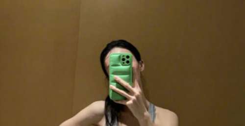 金晨晒健身照火上热搜，4块腹肌抢镜，“王炸”的背后有多自律？