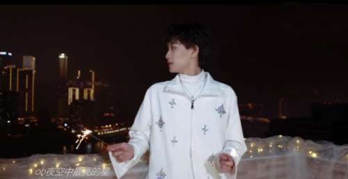 “男大十八变”，TF家族陈泗旭新年翻唱《夜空中最亮的星》