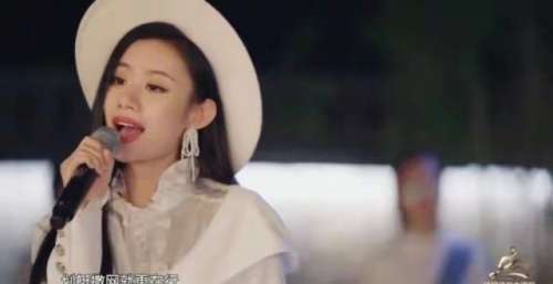 单依纯、伍珂玥罕见同框，可惜两人的差距已经明显拉开了
