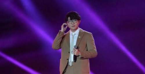 你我皆是平凡人，而恰恰毛不易，用他的歌治愈着我们这群人