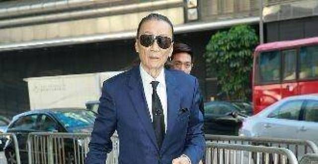欠债被追杀，邓光荣都救不了他，狄波拉求助赌王摆平此事？