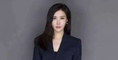 上海，嫁给比自己大30岁的房地产富豪，却自己花200万买豪车
