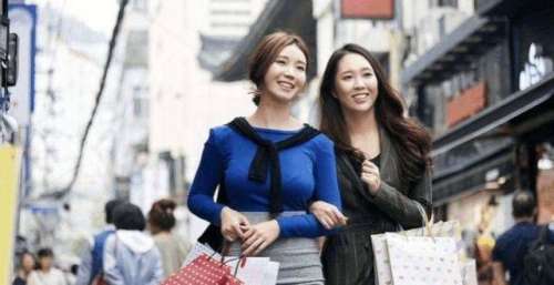 中国成员拒绝跪下拜年，却遭韩国辱骂，网友：跪天跪地跪父母
