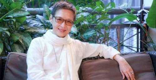 脱俗不凡！和林青霞同框也没有输，她的美貌到了68岁也让网友惊赞