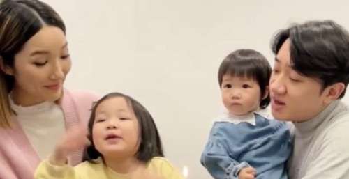 王祖蓝42岁生日，女儿给爸爸唱生日歌声音超大，妹妹颜值上升不少