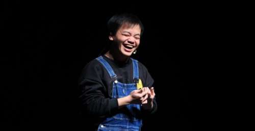 脱口秀演员小佳：首先自我愈合，然后带着我的观众一起和解
