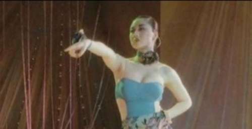 利智凭啥被李连杰宠30年？与赌王共舞照片曝光，是个男人都被迷倒