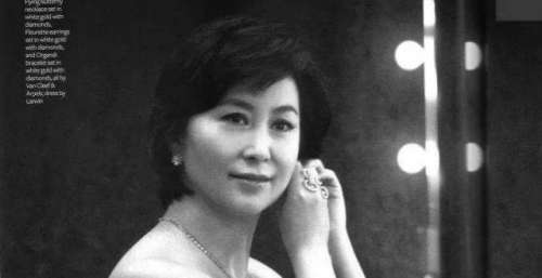 “赌王”最宠爱的女儿，身价远超父亲，却被李嘉欣“夺夫”