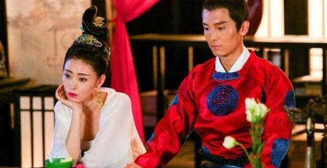 盛一伦直播带货到凌晨，围观人数却寥寥无几，这几年都经历了什么