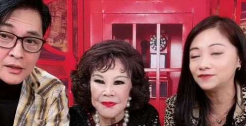 88岁香港女艺人直播卖货！妆容太浓吓到网友，对镜头喊话卖力推销