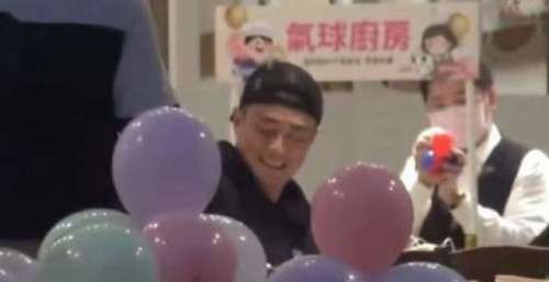 林心如霍建华为女儿庆生！5岁小海豚脸圆嘟嘟，为吃零食哭个不停